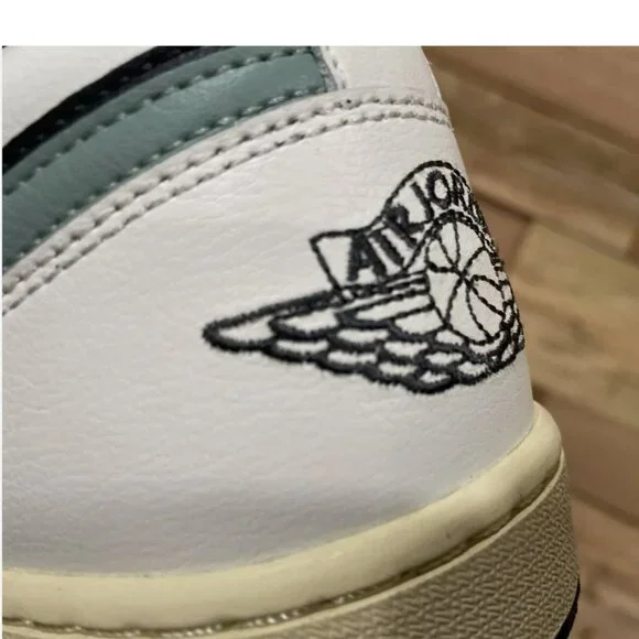 New Women's 9 / Men's 7.5 Nike Air Jordan 1 Low Jade Smoke w/ BOX - Picture 8 of 8
